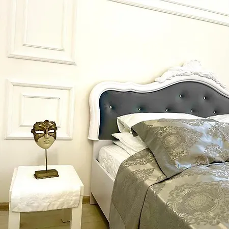 Vintage Apartment *